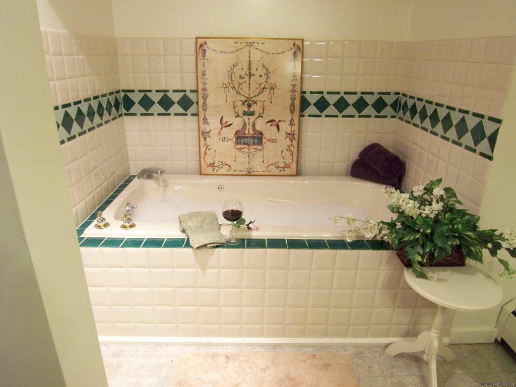 Jacuzzi Tub in Hidden Garden Suite | Getaway to Blackberry Inn in Camden, ME | Image #4/4 | 