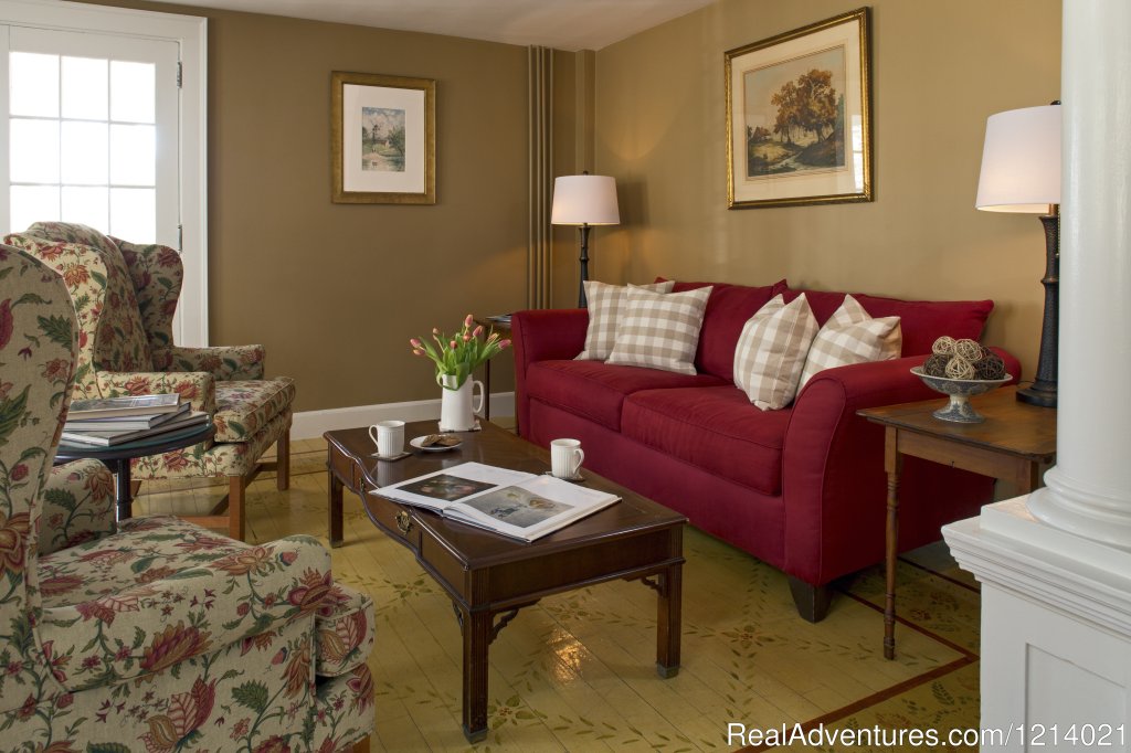 Newcastle Inn Living Room | Newcastle Inn | Image #3/4 | 