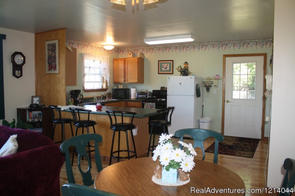 Kitchen | Ellsworth Hummingbird Hide-Away Cottage | Image #5/7 | 