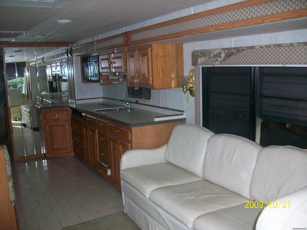 Luxury Rv for Rent | Fayetteville, Georgia  | RV Rentals | Image #1/3 | 