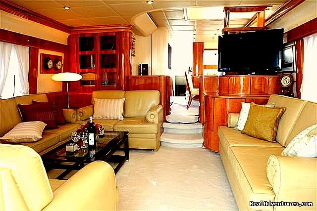 Saloon 1 | Romantic Weekend Getaway aboard a Luxury Yacht | Eilat, Israel | Sailing | Image #1/8 | 