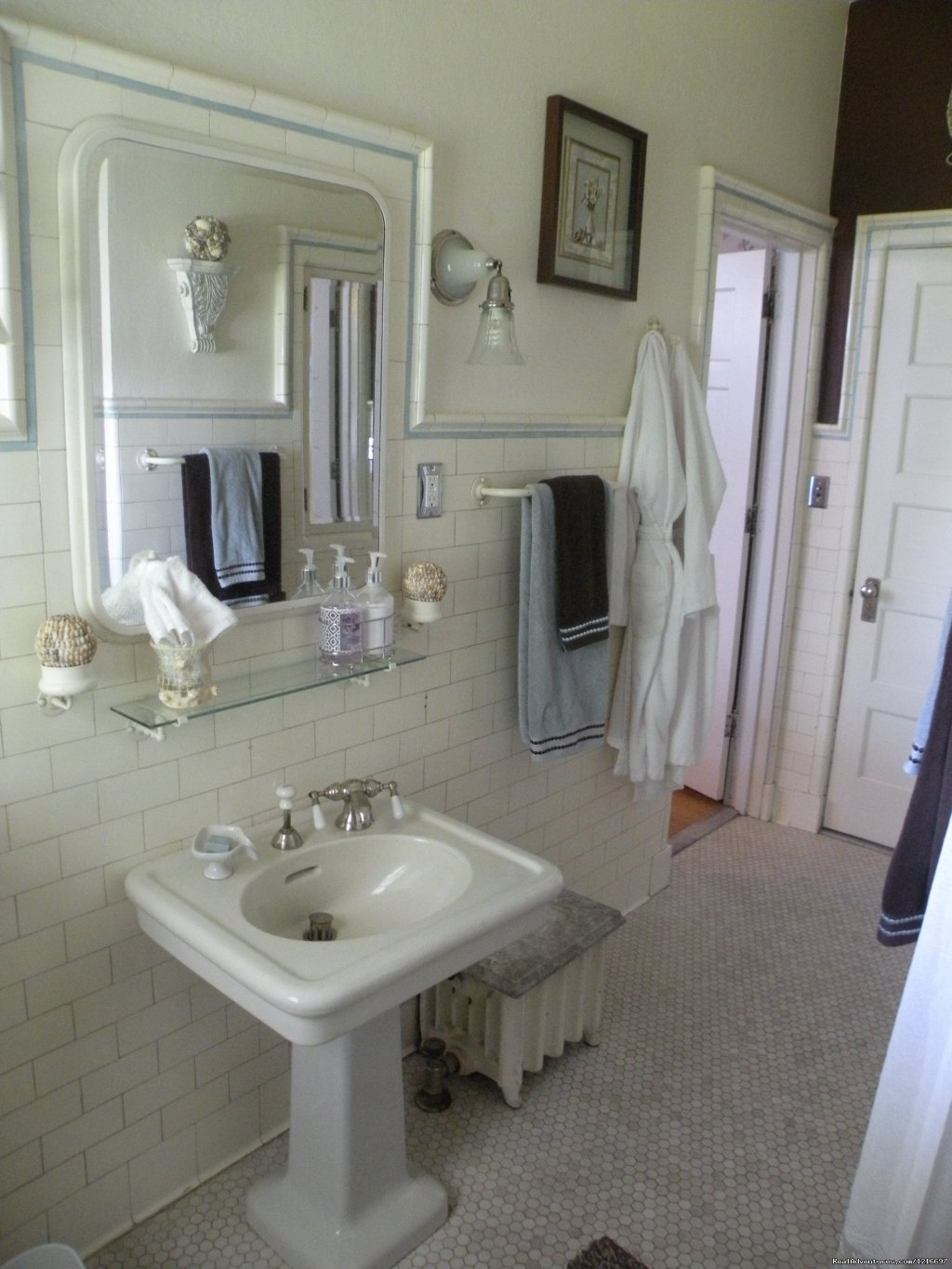 Turret Room | Historic Rosedell Bed & Breakfast | Image #10/17 | 