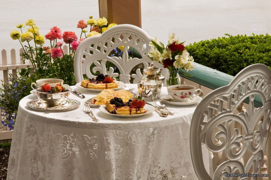 Romantic Cape May Getaway at the Mason Cottage B&B | Image #4/5 | 