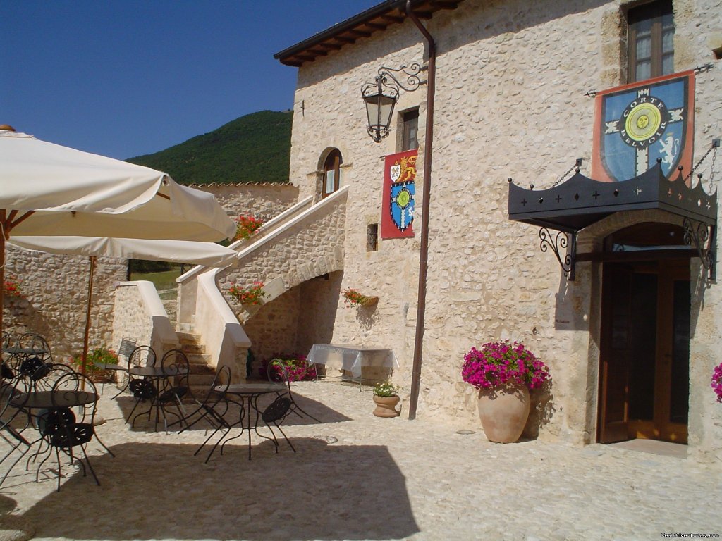 Courtyard Spring Summer | Corte Belvoir Guest House & Romantic Inn | Image #13/25 | 