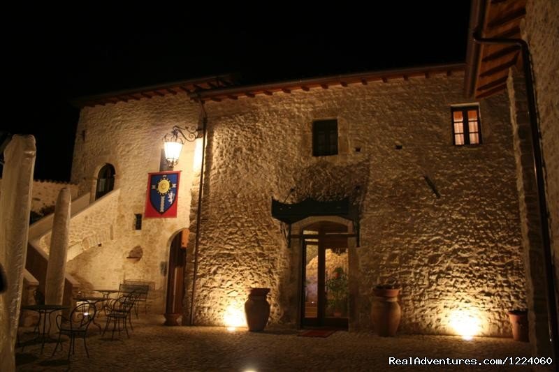 Courtyard night | Corte Belvoir Guest House & Romantic Inn | Image #23/25 | 