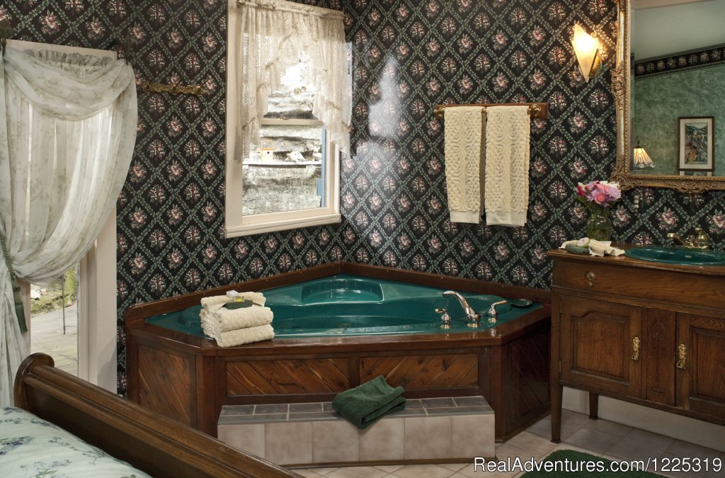 Tennyson's 2-person Jacuzzi | Cliff Cottage B&B Luxury Suites/Historic Cottages | Image #8/23 | 