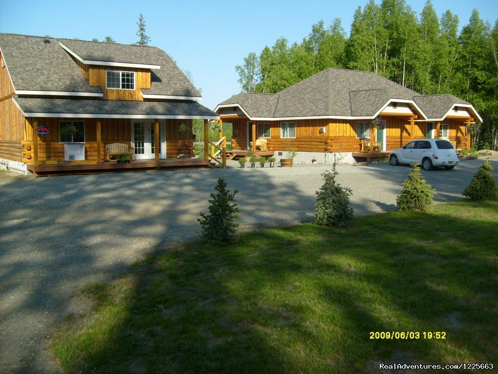 Building Complex | Denali Fireside Cabins & Suites | Image #6/14 | 