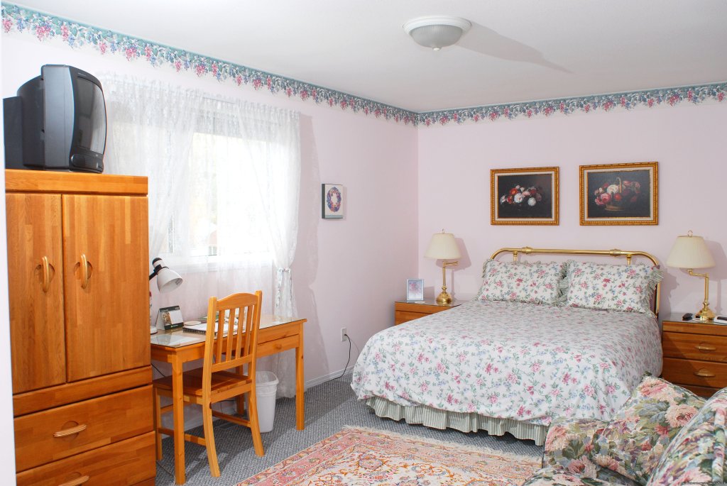 Victorian room | Midnight Sun Inn/Bed and Breakfast | Image #3/11 | 