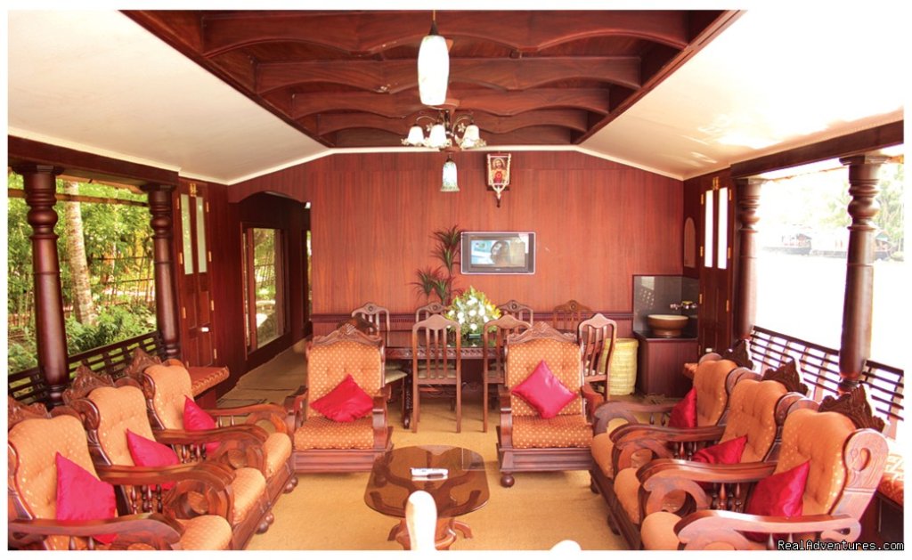 cosy houseboat fromt view | Alappuzha Luxury Kerala Houseboats | Image #5/10 | 