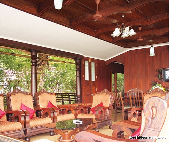 cosy houseboat front view | Alappuzha Luxury Kerala Houseboats | Image #7/10 | 