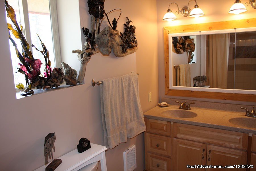 Loft bathroom | Dream Catcher Bed & Breakfast | Image #12/13 | 