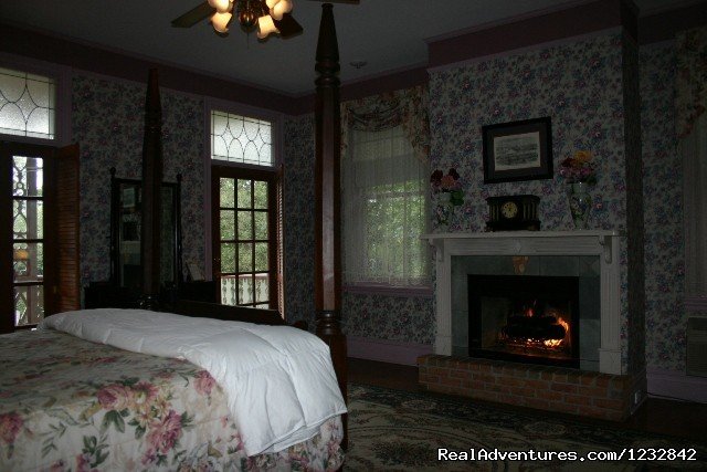 Galleries 1 - $165 The General's Room | The Corners Mansion -  A Bed And Breakfast Inn | Image #11/19 | 