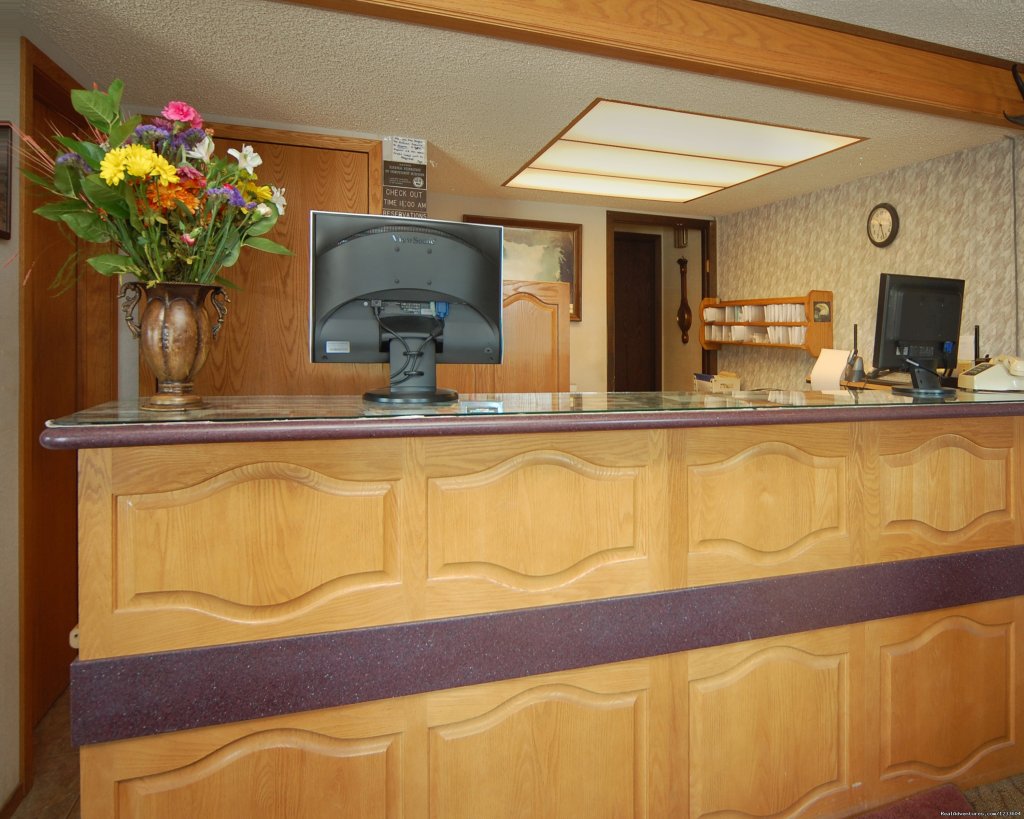 Lobby | Rodeway Inn & Suites Pronghorn Lodge | Image #3/13 | 