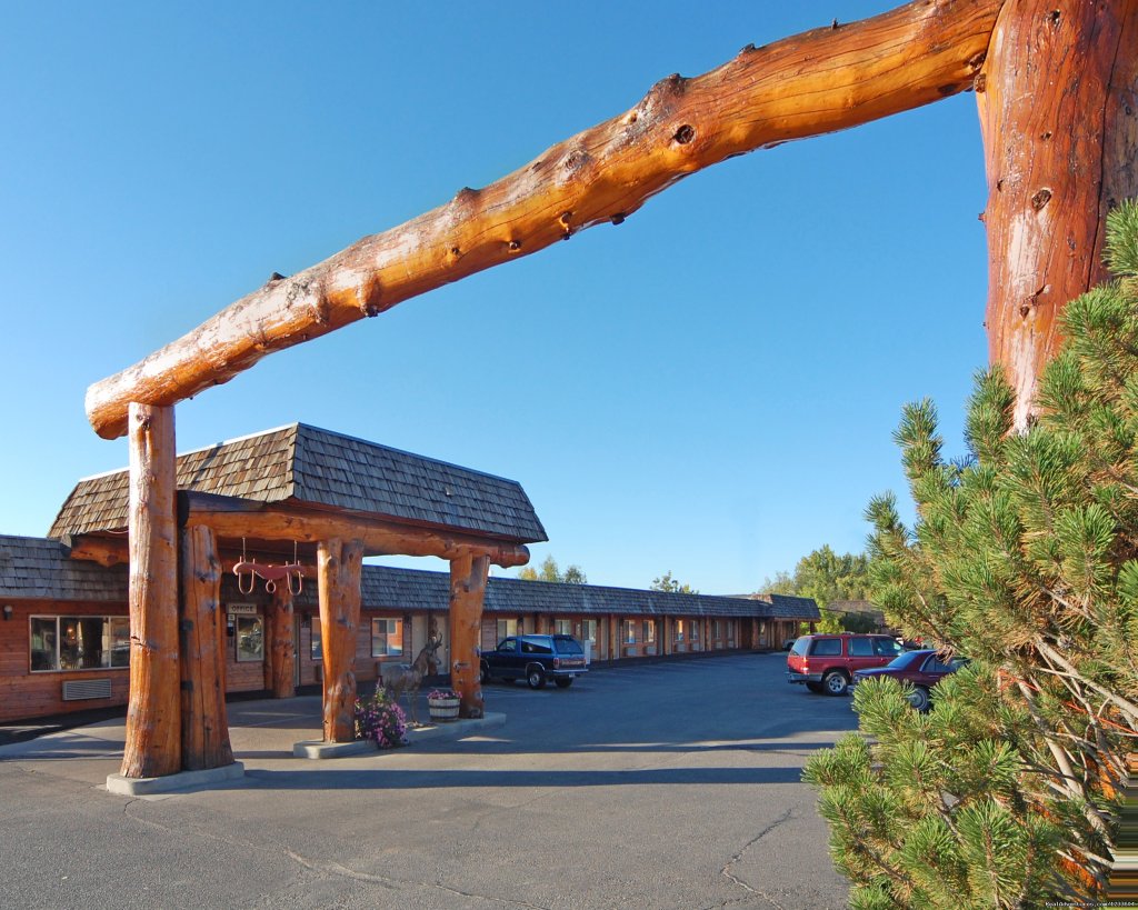 Front Entry Gates | Rodeway Inn & Suites Pronghorn Lodge | Image #13/13 | 