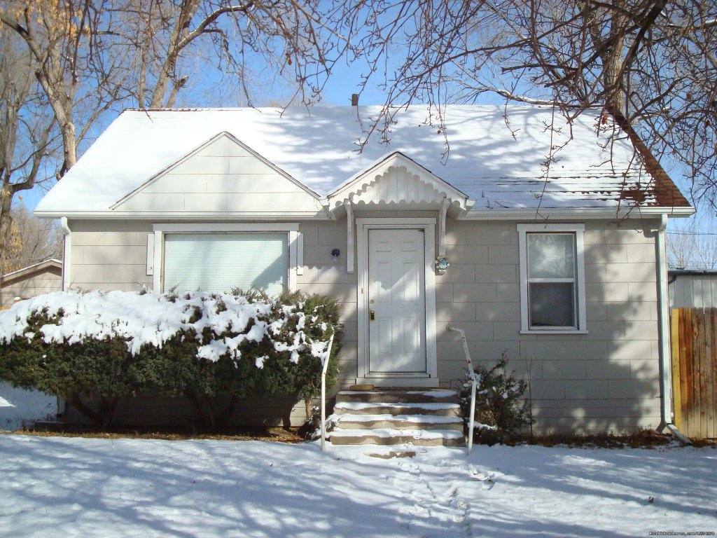 PIKES PEAK COTTAGE, Front View | Pikes Peak Cottage By Garden Of The Gods: Mnt View | Image #4/26 | 