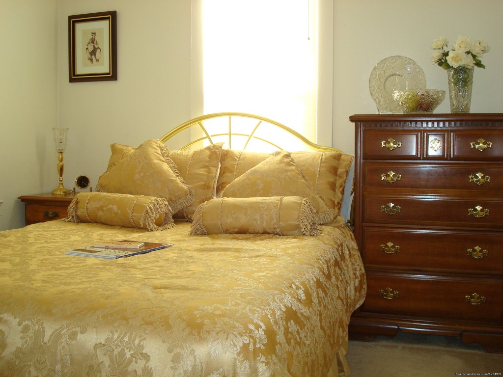 Master Bedroom | Pikes Peak Cottage By Garden Of The Gods: Mnt View | Image #9/26 | 