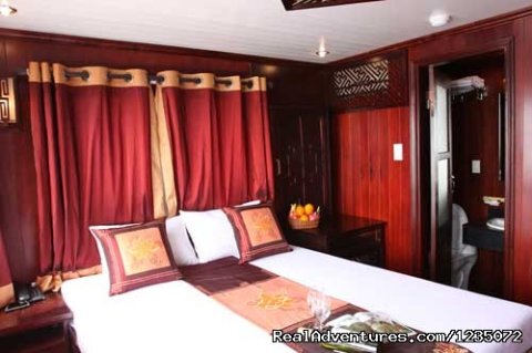 Deluxe room on halong bay boat