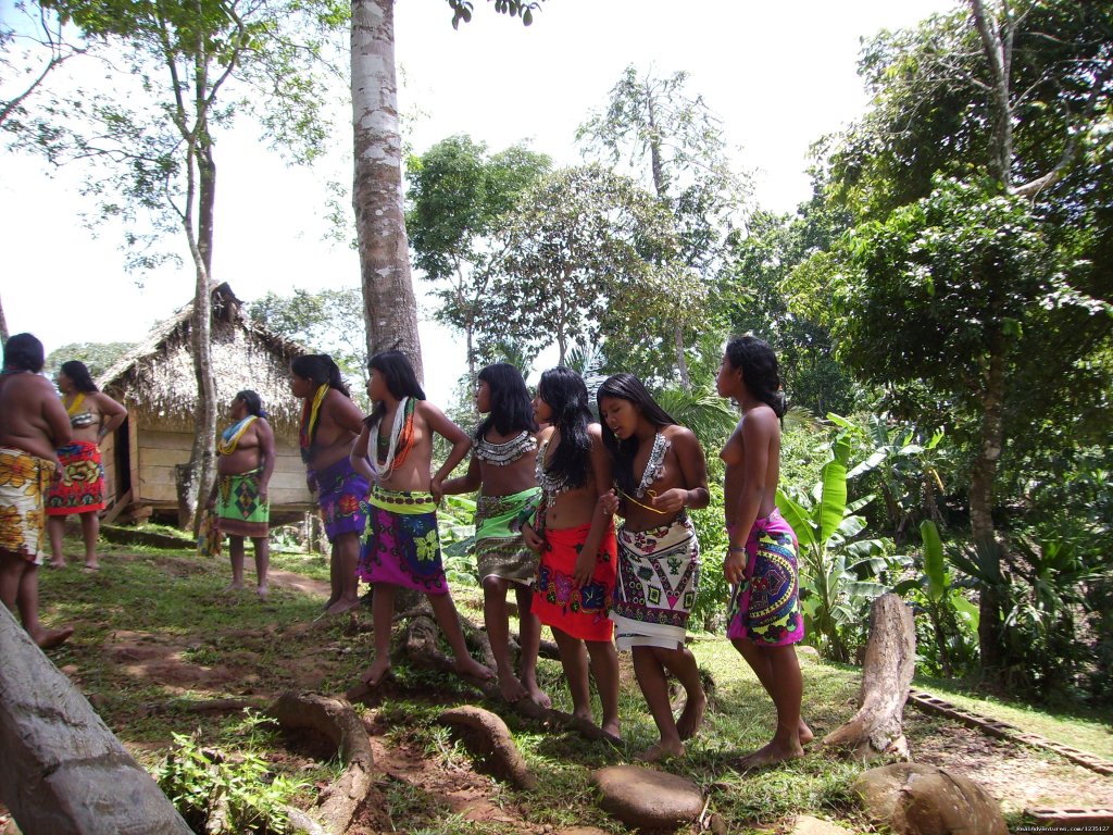 Greeting at the entrance of the village | Visit to an authentic Indian Village | Image #4/7 | 