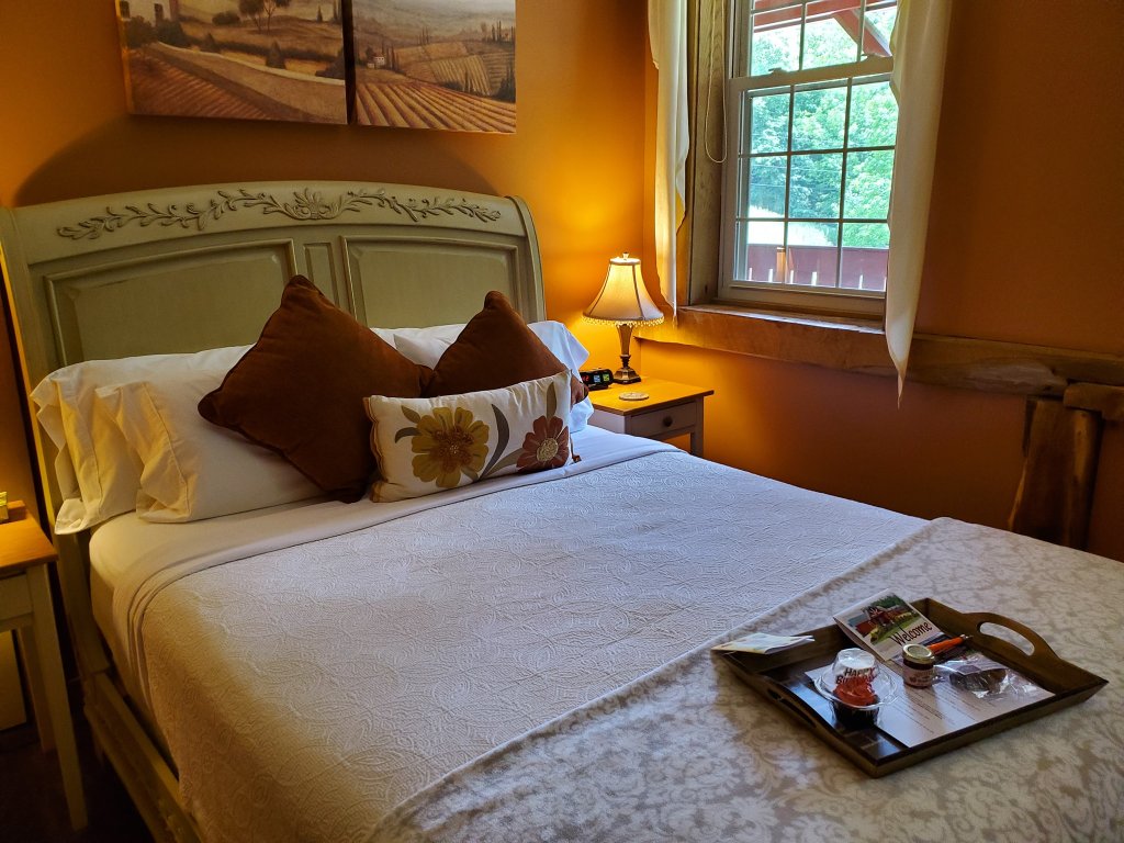 French Country | Historic Barn Inn Bed And Breakfast | Image #9/11 | 