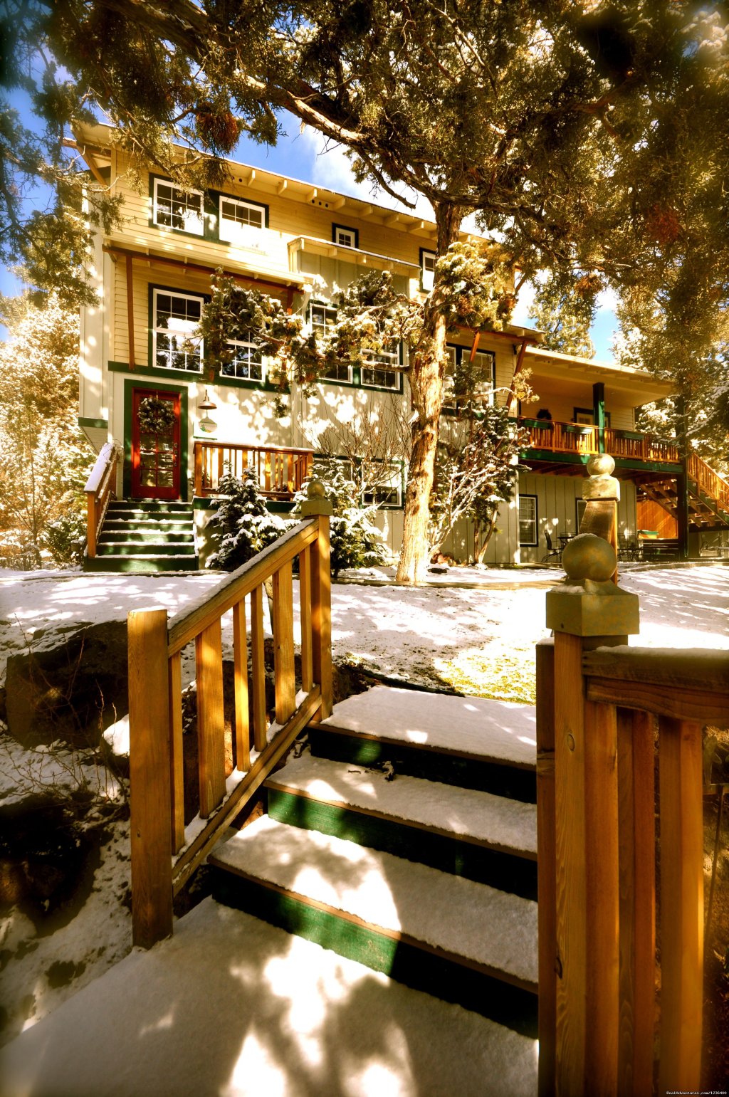 Hillside Inn Bridge to Quincy St. | Modern B&B close to downtown Bend, Oregon | Image #3/7 | 