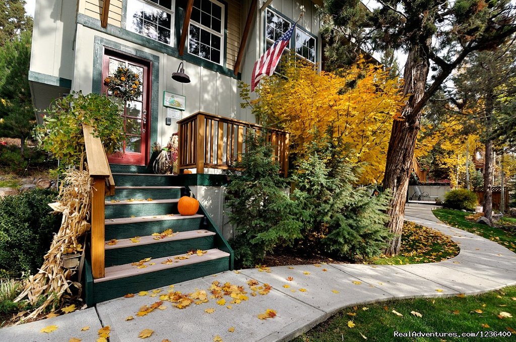 Fall at Hillside Inn B&B | Modern B&B close to downtown Bend, Oregon | Image #5/7 | 