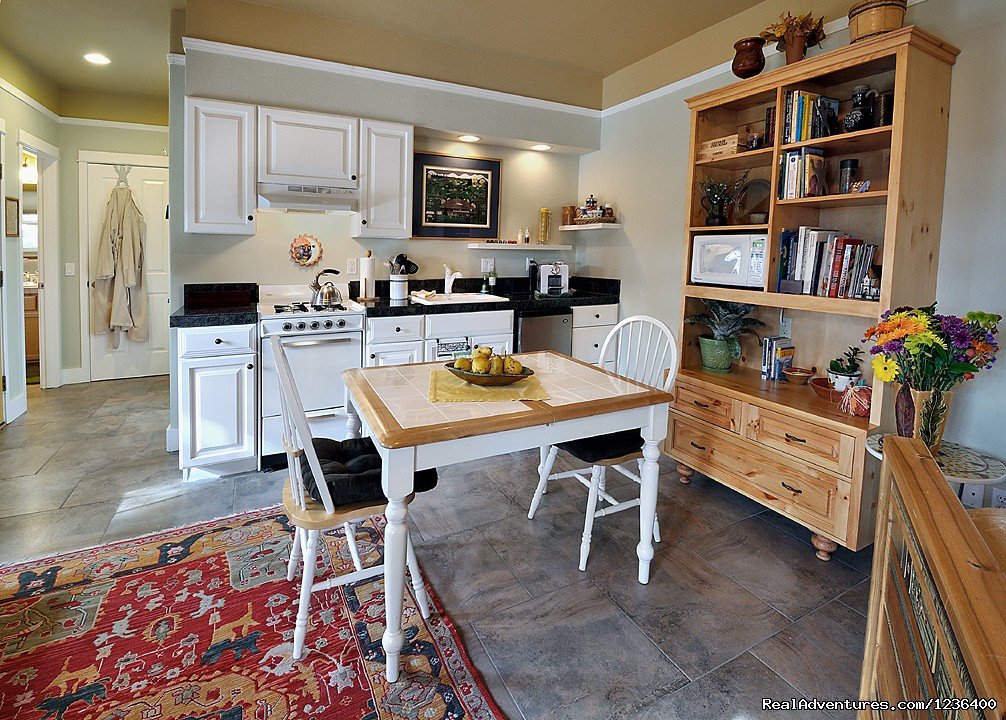 Studio Suite Kitchen | Modern B&B close to downtown Bend, Oregon | Image #6/7 | 