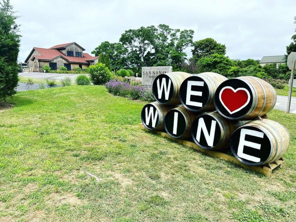 We Love Wine! | Private Tuscan Suite On  A North Fork Vineyard | Image #2/6 | 