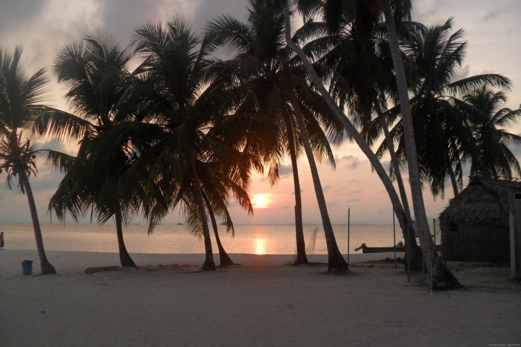 Sunset in San Blas | Costa Rica & Panama Tour  with Marvelus Travel | Image #16/16 | 