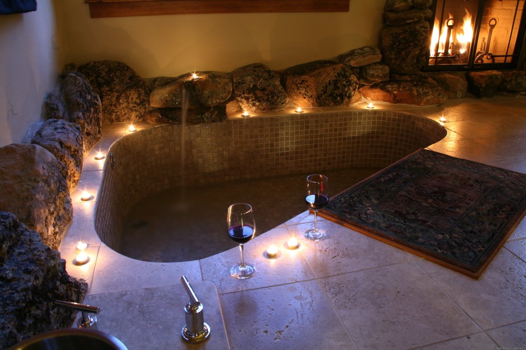 Romance Cabin | FivePine Lodge & Conference Center | Image #3/8 | 