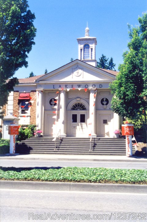 Front of Lakewood on State Street in Lake Oswego