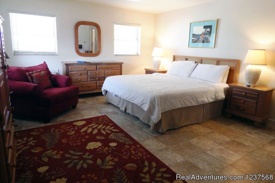 King Room | Parmer's Resort | Image #4/8 | 