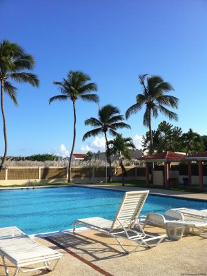 Beautiful Apt in Isla Verde-Free bus to beach