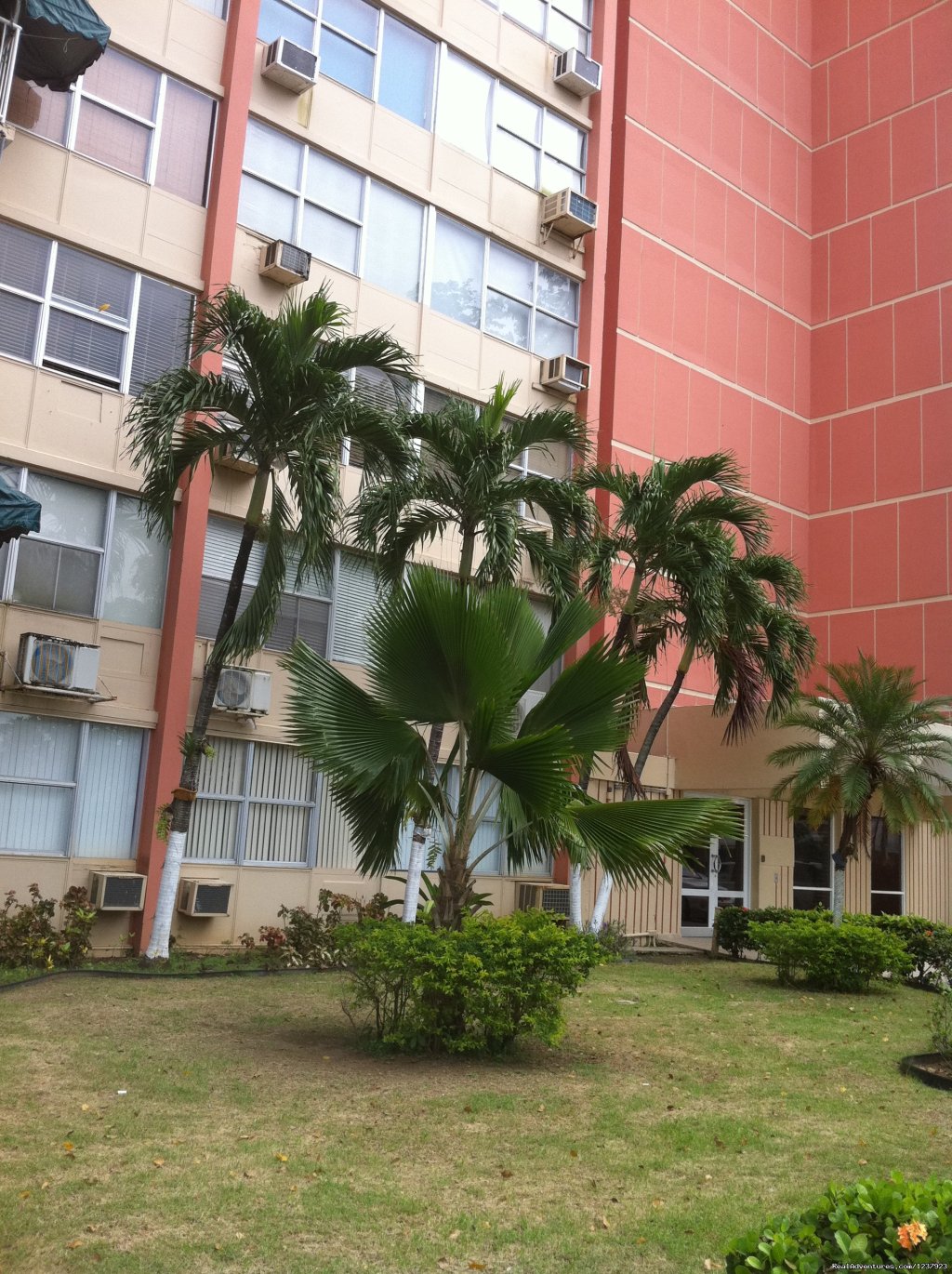 Building Entrance | Beautiful Apt in Isla Verde-Free bus to beach | Image #9/22 | 