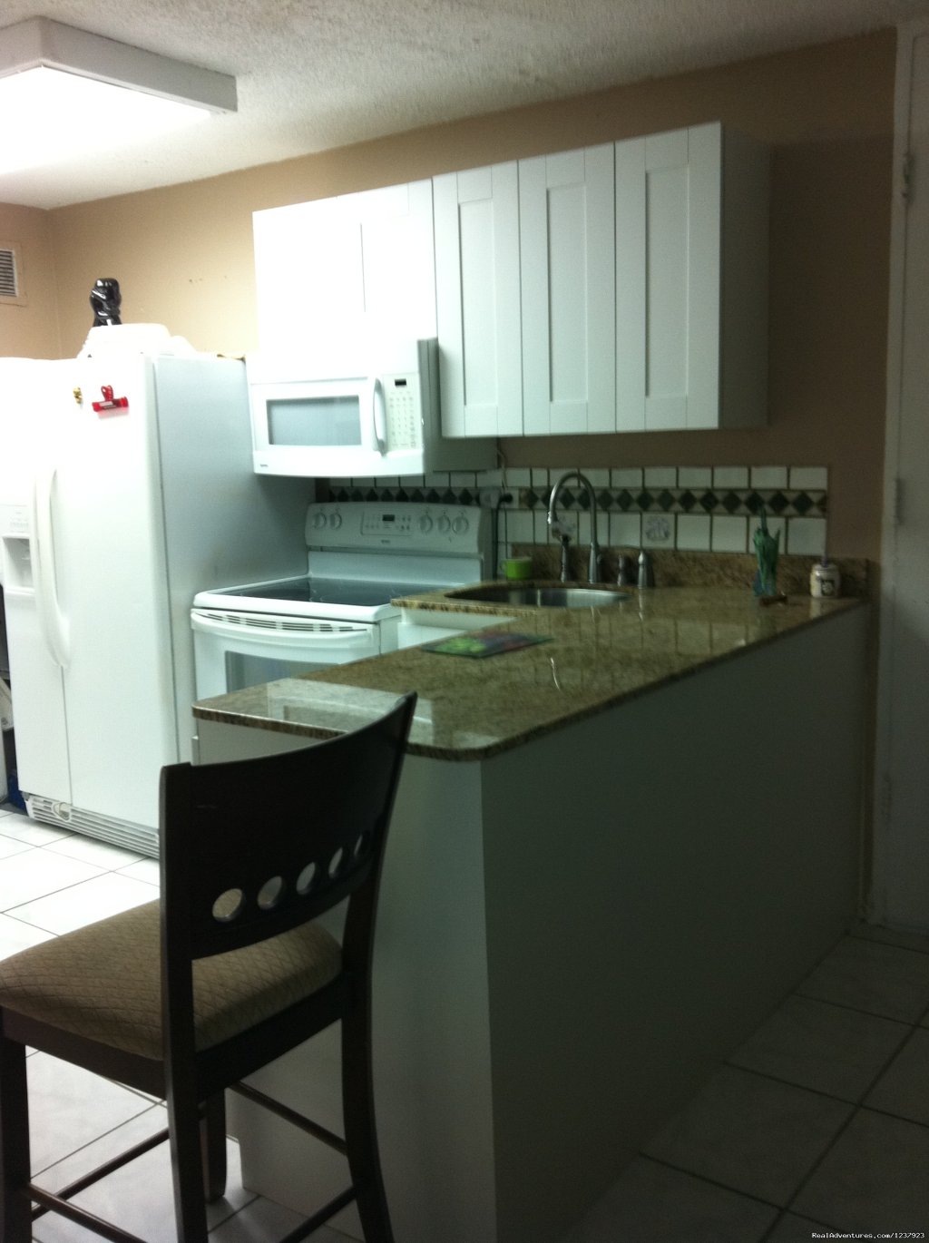 Kitchen | Beautiful Apt in Isla Verde-Free bus to beach | Image #17/22 | 