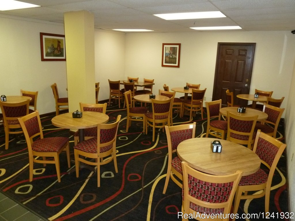 Breakfast Room | Katahdin Inn & Suites | Image #4/5 | 