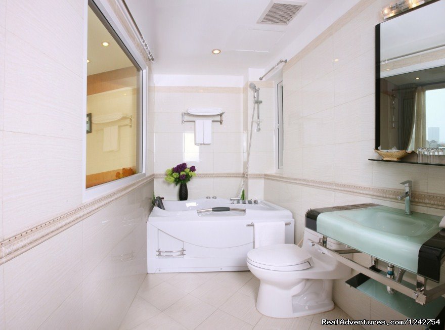 Bathroom | Hanoi Topaz Hotel - newly boutique hotel in Hanoi | Image #10/11 | 