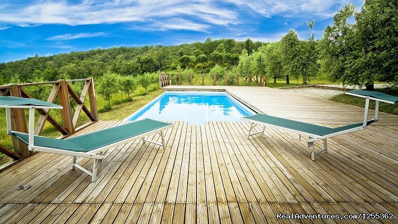 Pool of the farmhouse Le Corniole inside the hunting reserve | Hunting in Tuscany 'Riserva di Caccia Le Corniole' | Image #15/26 | 