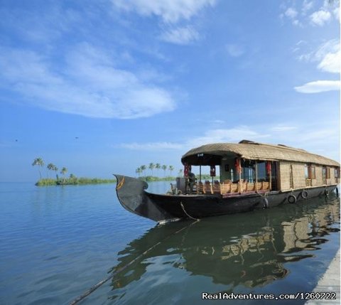 A Biggest houseboat with 4 Bed room 