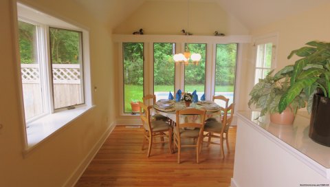 Dining room with view of swimming pool (seats 6).