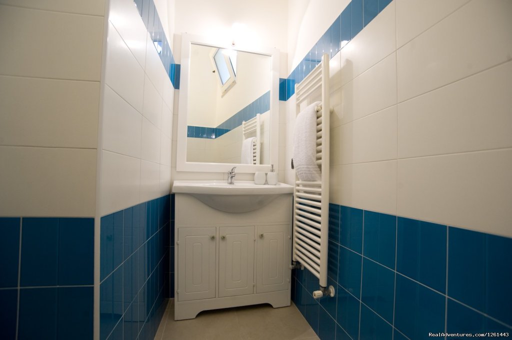 Bathroom in the Duomo Suite | La Bella Lecce B&B South of Italy | Image #12/13 | 