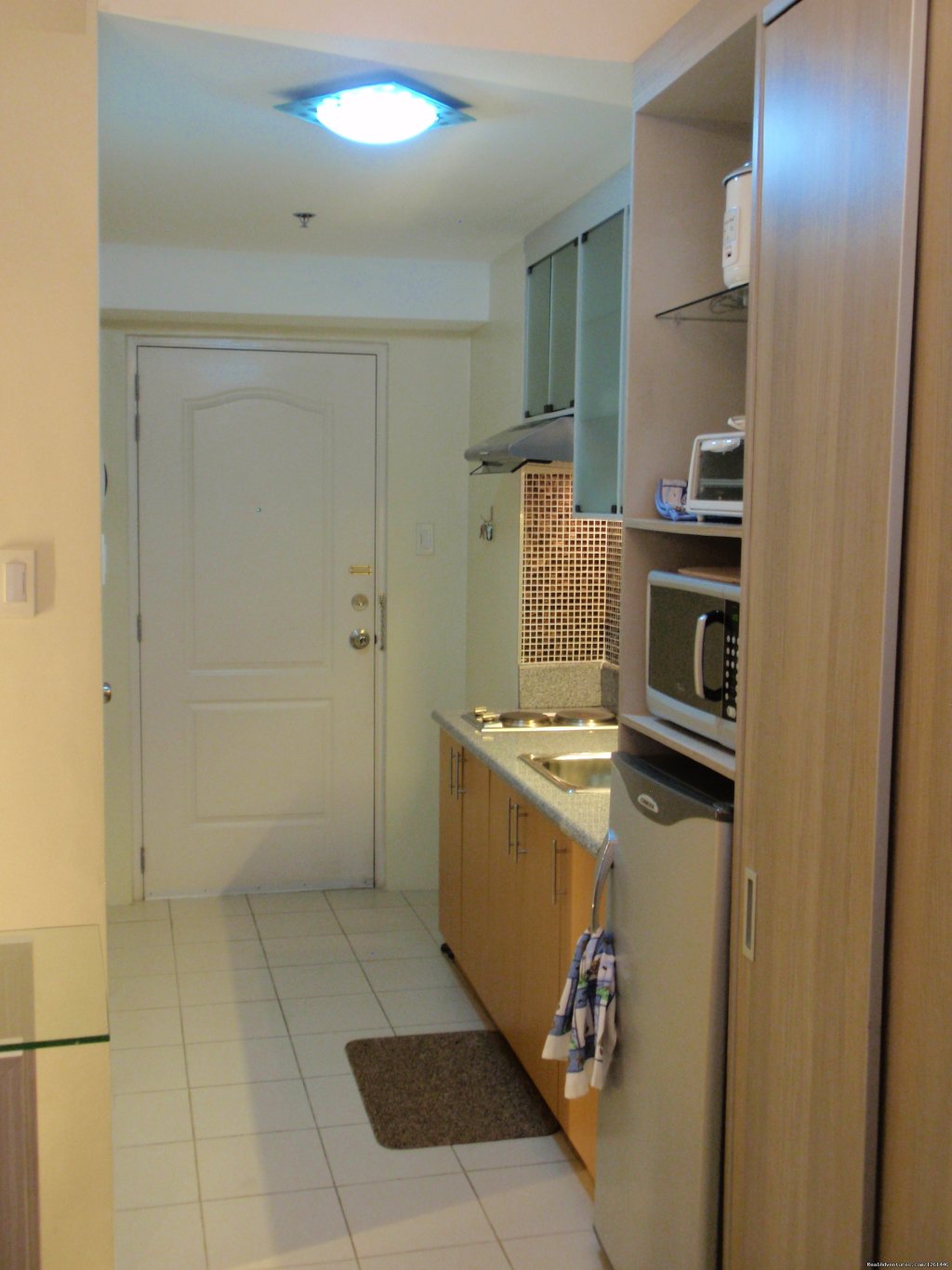 25th Floor Unit Kitchen | Fully Furnished Studio-condo Unit In Manila | Image #16/26 | 