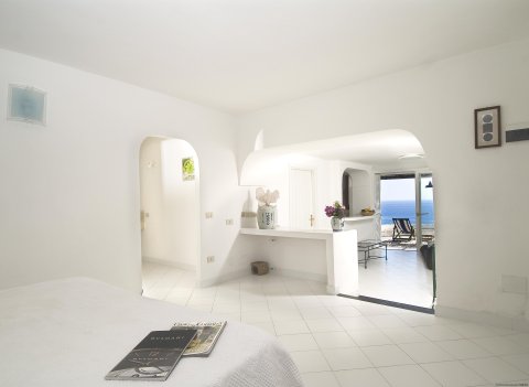 Isola di Eea, Suite Bouganville interiors.