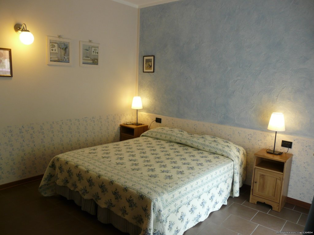 Double Room | Garda Lake and Hills | Image #8/18 | 