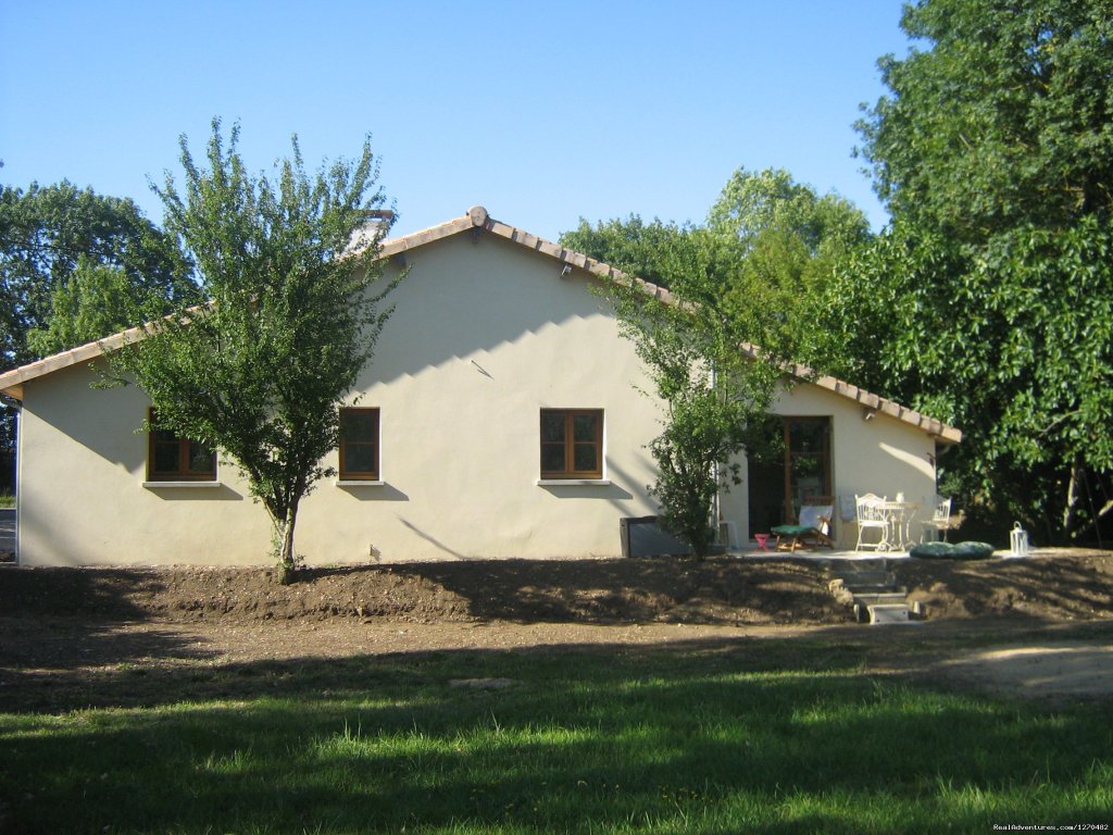 Garden from the back | Warm irish welcime in rural France | Image #12/16 | 