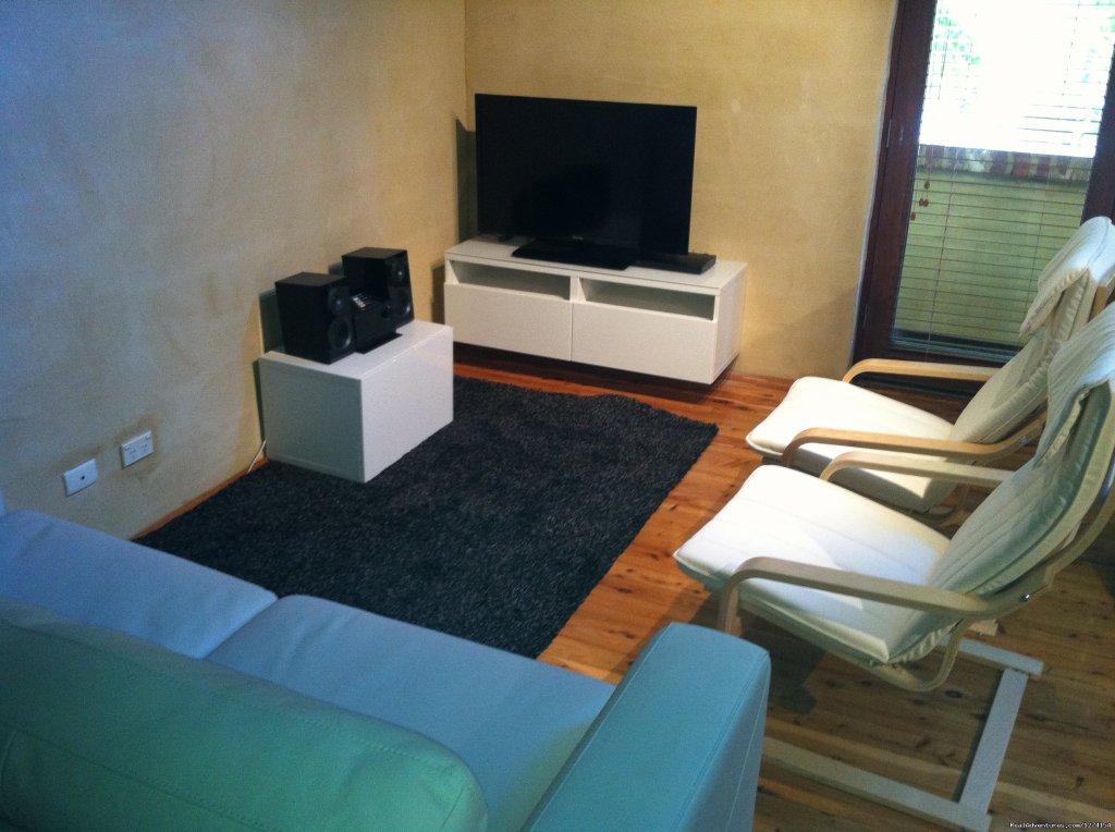 Flat Screen TV 1, Stereo, DVD | Fremantle City Central 3 Floor Apartment | Image #6/9 | 