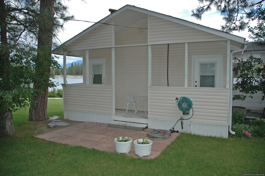 Pine & Pine Cone Room | Wasa Lake Guest House | Image #8/13 | 