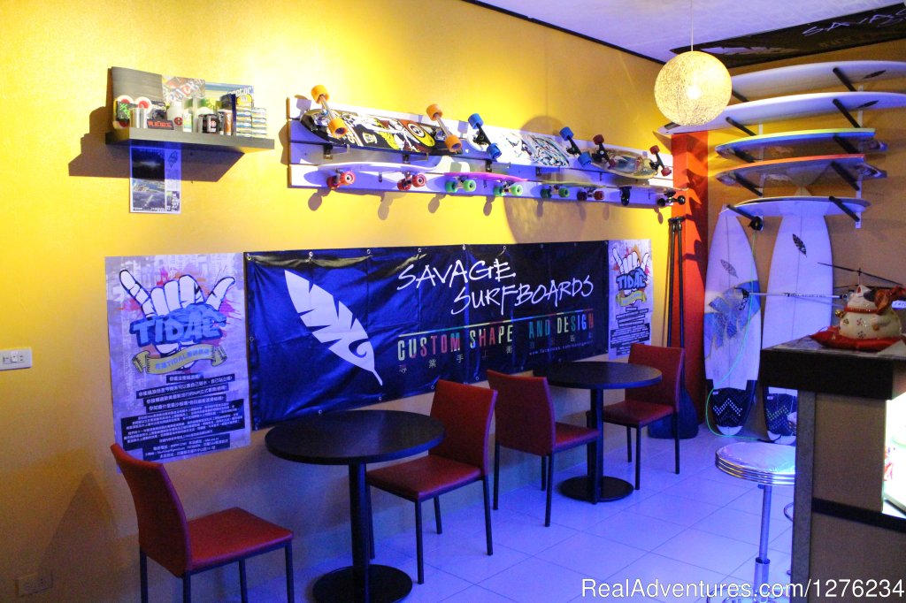 Lobby | Tidal surfing hostel | Hualien, Taiwan | Youth Hostels | Image #1/7 | 