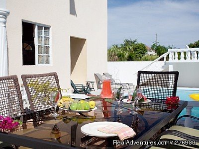 Villa Out Door Dining By The Pool