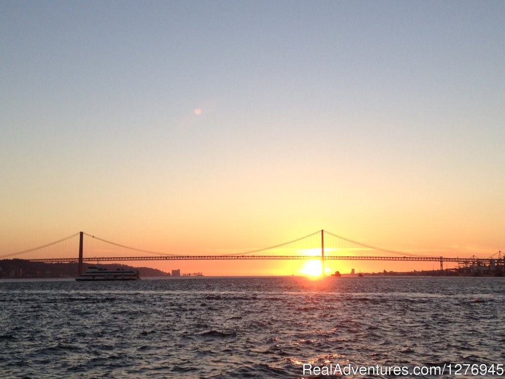 Sunset in Lisbon | Boat trips in Lisbon | Image #2/6 | 