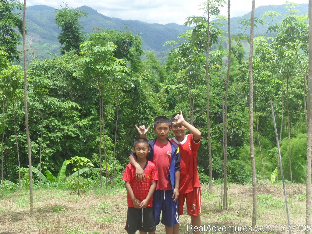 Work in the fields | Authentic hill tribe living on a private campsite | Image #2/8 | 